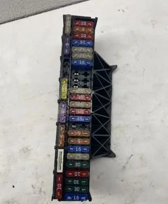 KIA Sorento Fuse module
