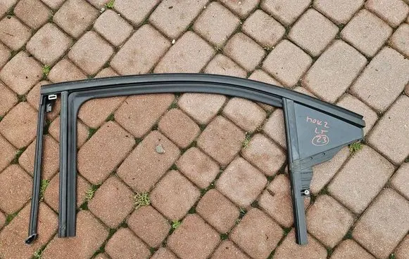 Opel Mokka B Rear vent window glass 9841966180-