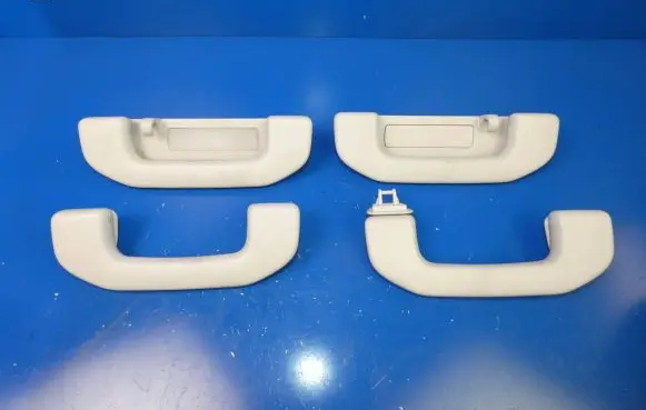 Mercedes-Benz C W205 A set of handles for the ceiling 8110