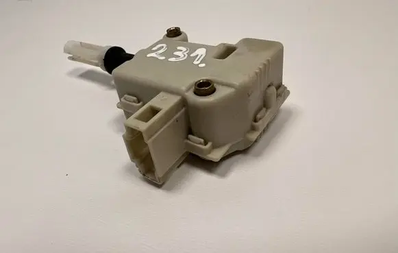 Volkswagen PASSAT B5.5 Tailgate exterior lock 3B5827061C 3B0959781D
