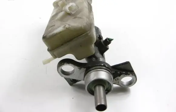 Master brake cylinder