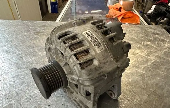 Renault Trafic II (X83) Generator/alternator BD39TU 967342