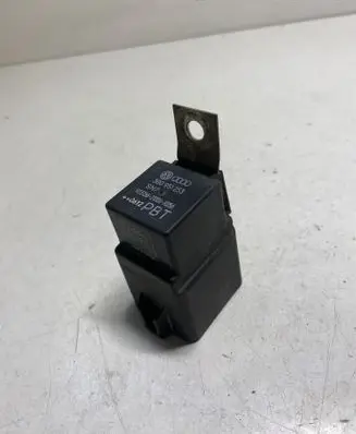 Volkswagen PASSAT B6 Glow plug pre-heat relay 3B0951253 V2313610063C56