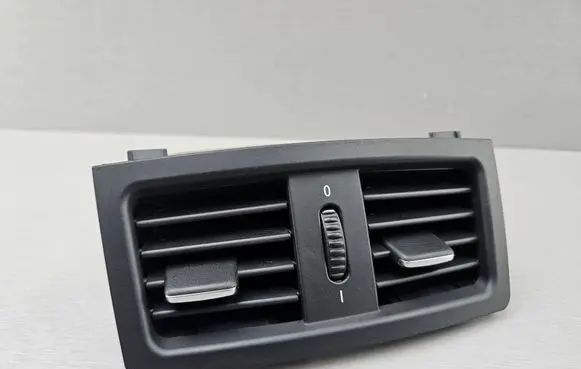 Rear air vent grill