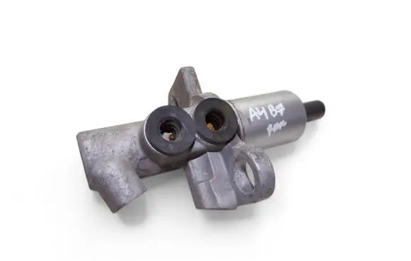 Audi A4 S4 B7 8E 8H Master brake cylinder