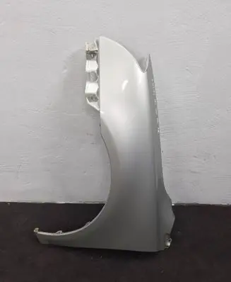 Toyota Avensis T250 Fender