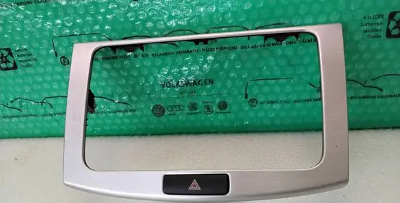 Volkswagen PASSAT B7 Panel trim 3AA858069