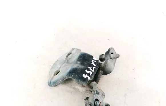 Mitsubishi Carisma Rear door lower hinge