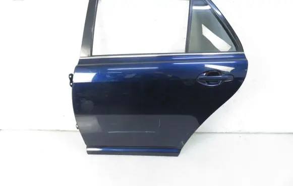Toyota Avensis T250 Rear door 