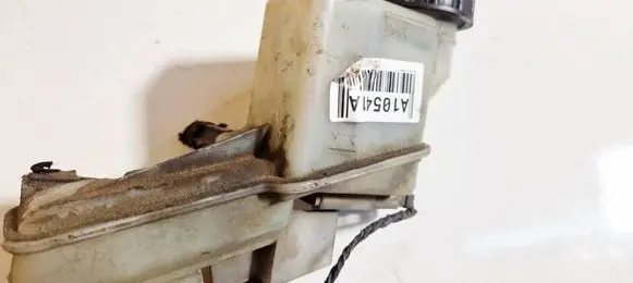 Mazda 6 Brake fluid reservoir 