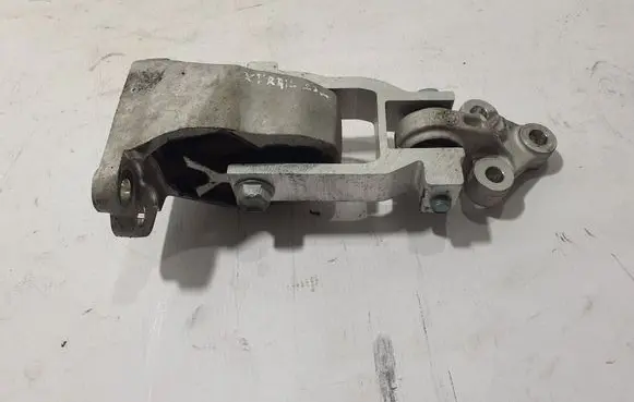 Nissan X-Trail T33 Engine mount bracket 113606UM0A