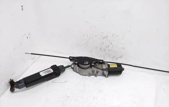 Chrysler Town u0026 Country V Sliding door motor PN5913297AA 68079909AA