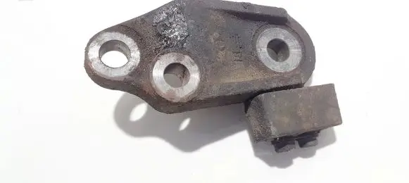 Toyota Avensis T250 Engine mounting bracket 14g7