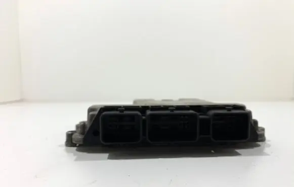 Renault Megane II Engine control unit/module ECU 0281012589 8200527725