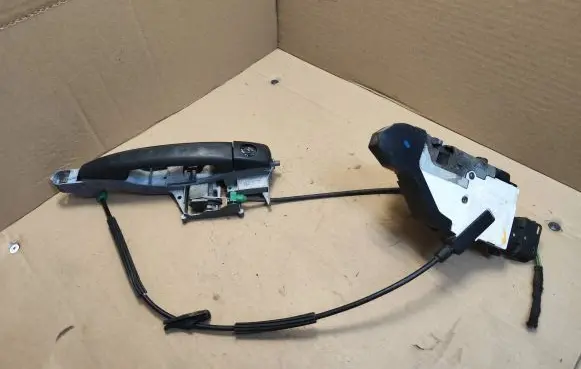 Citroen C3 Picasso Front door lock 24095158 24093158 24099816