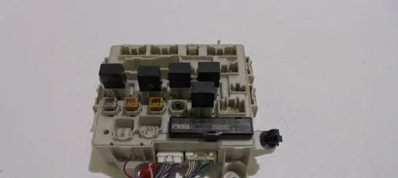 Toyota Previa (XR30, XR40) II Fuse module 8922128050