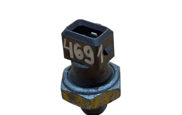 BMW 5 F10 F11 Oil pressure sensor 8611273