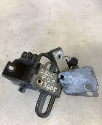Seat Leon (1P) Front door hinge set 6Q0831412A