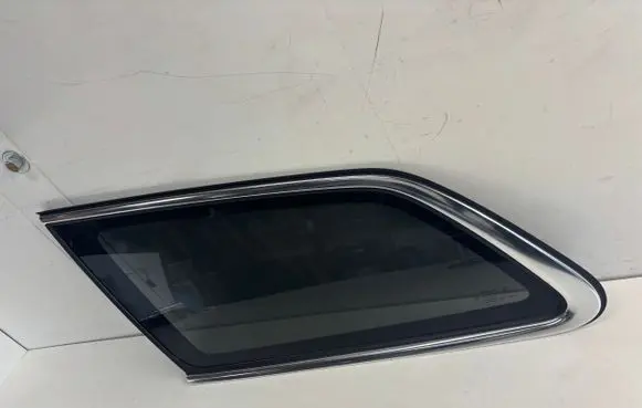 Volvo S90, V90 Rear side window 31385517