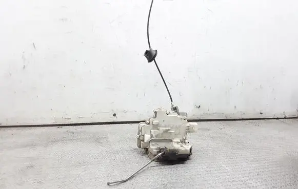 Audi A4 S4 B7 8E 8H Front door lock 8E1837016AA