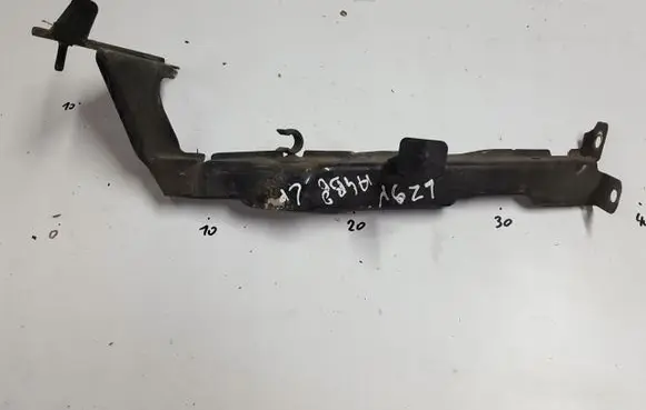 Audi A4 S4 B8 8K Fender mounting bracket