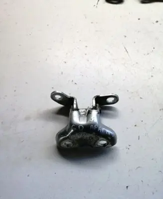 Toyota Avensis T250 Rear door lower hinge