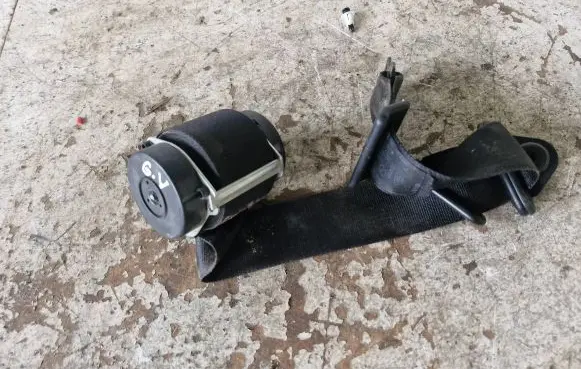 Ford C-MAX I Middle seatbelt (rear) 