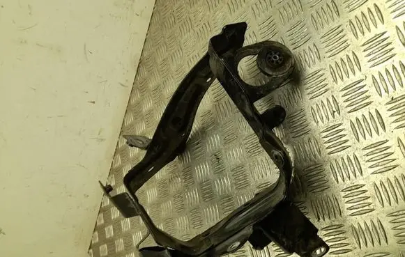 Volkswagen Touareg III Engine mounting bracket 760821107