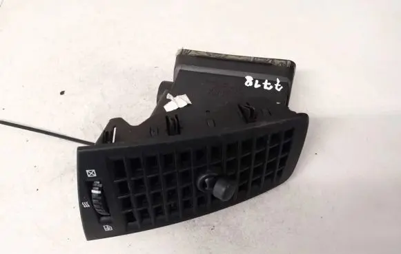 Cadillac CTS Dash center air vent grill 25703819 m1516d1450