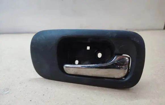 Honda CR-V Front door interior handle