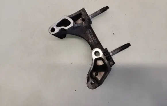 Ford Galaxy Engine mounting bracket 
