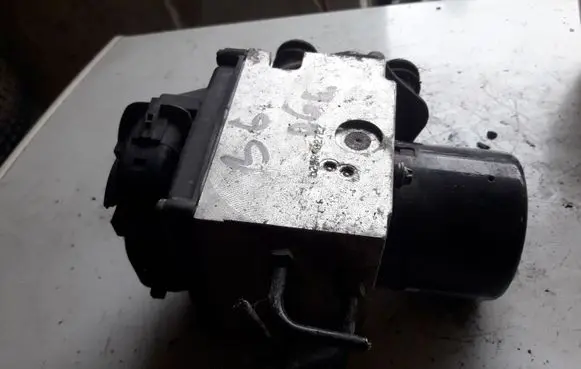 Volkswagen PASSAT B6 ABS Pump 3C0614095M