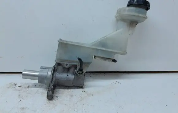 Master brake cylinder