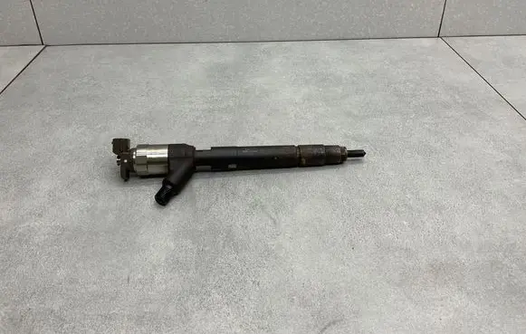 Opel Mokka Fuel injector 55570012