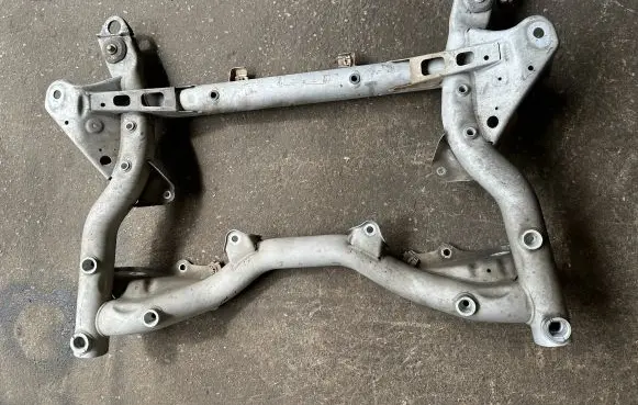 Mercedes-Benz CLS C218 X218 Front subframe A0039981650