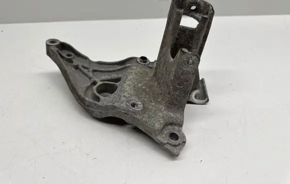 Peugeot 308 A/C compressor mount bracket 9808696880