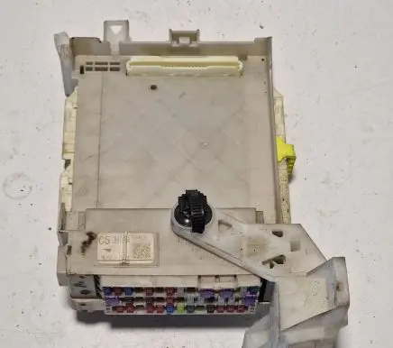 Toyota Prius (XW30) Comfort/convenience module 8273047441 27150W 0L021315