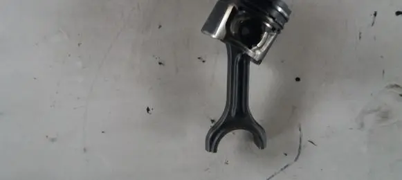Ford Focus Piston with connecting rod