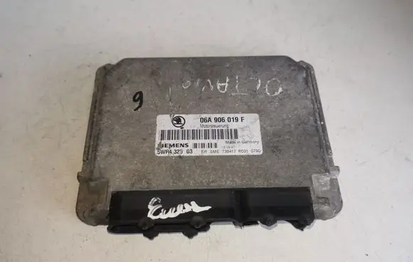 Skoda Octavia Mk1 (1U) Engine control unit/module 06A906019F 5WP432503