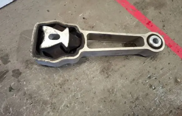 Engine mount bracket
