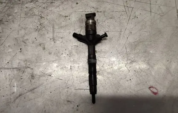 Toyota Corolla E120 E130 Fuel injector 236700g010