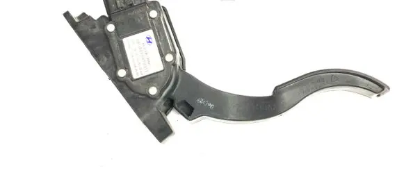 Hyundai Santa Fe Accelerator throttle pedal 327262B900