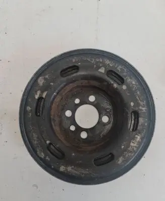 Volkswagen PASSAT B6 Crankshaft pulley 06A105243E