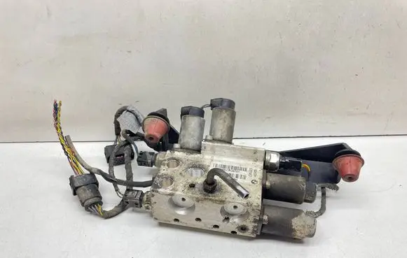 BMW 7 E65 E66 Active stabilizer control/valve assembly 6781487