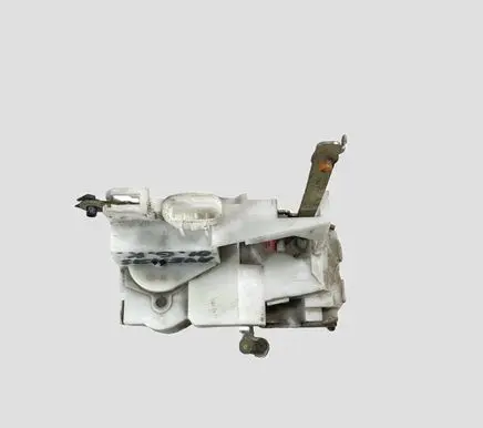 Toyota Avensis T220 Rear door lock