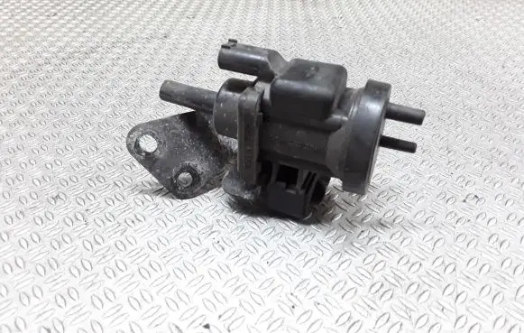 Mercedes-Benz S W220 Turbo solenoid valve A0005450427