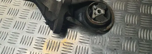Ford Focus C-MAX Engine mounting bracket