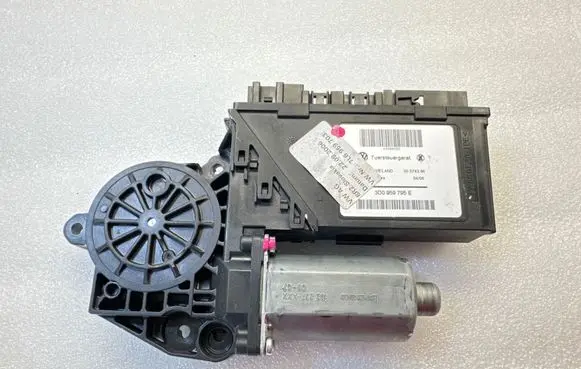 Volkswagen Touareg I Rear door window regulator motor 7L6959703 3D0959795E 0130821765