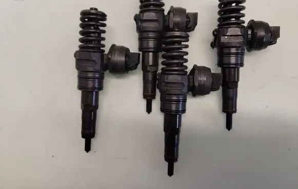 Volkswagen PASSAT B6 Fuel injectors set 036130073AG