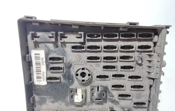 Volkswagen PASSAT B6 Fuse box set 3C0937125 63592777